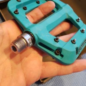 turquoise mtb pedals